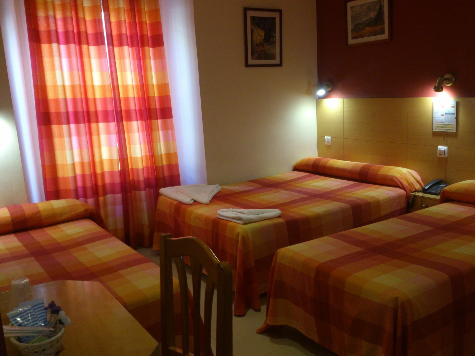 Inter Plaza Mayor Auto Check In Pensjonat 2*
